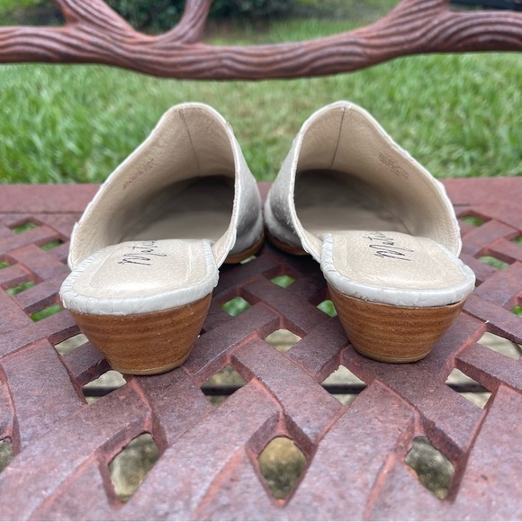 💋MATISSE Clover Taupe Leather Croc Skin Slip On Stacked Wood Heel Mules - Picture 9 of 16